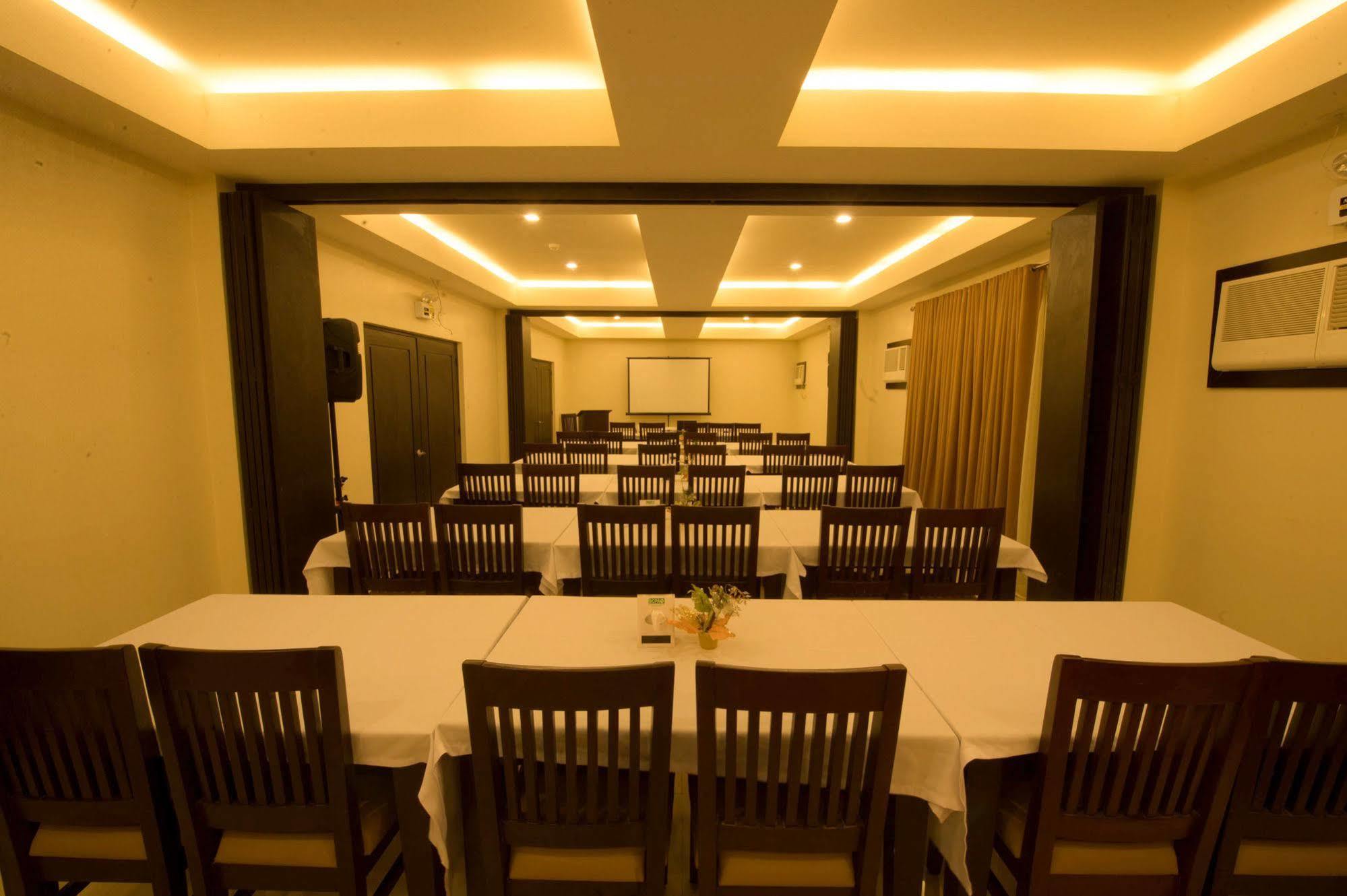Infinity Suites Davao City Eksteriør bilde