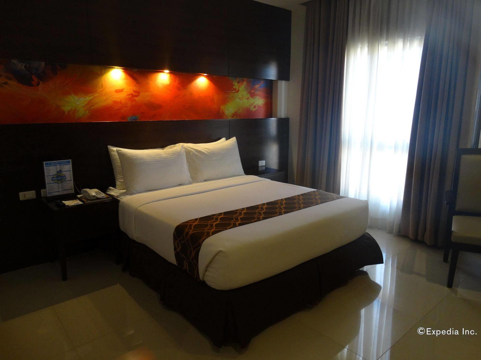 Infinity Suites Davao City Eksteriør bilde